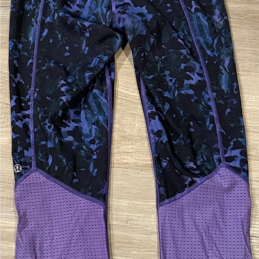 Lululemon Sweaty Or Not crops Floral Sport Backdrop Iris Flower size 4 - Picture 3 of 9